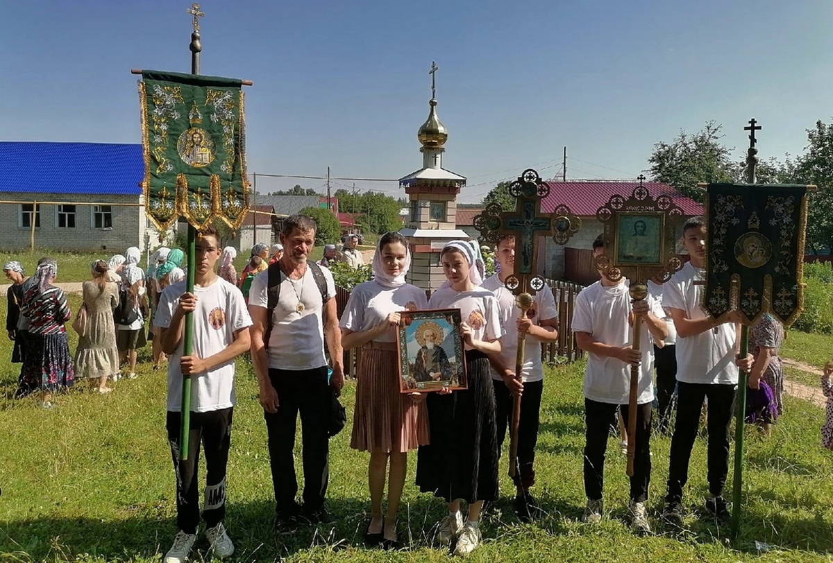 Июль православные. Крестный ход. Крестный ход Чебоксары храм Сергия Радонежского. Крестный ход к святому источнику в Саранске. Крестный ход г.Бор.