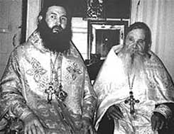 Епископ Йошкар-Олинский и Марийский Иоанн (слева) и митрофорный протоиерей Владимир Аллин, 1997 год