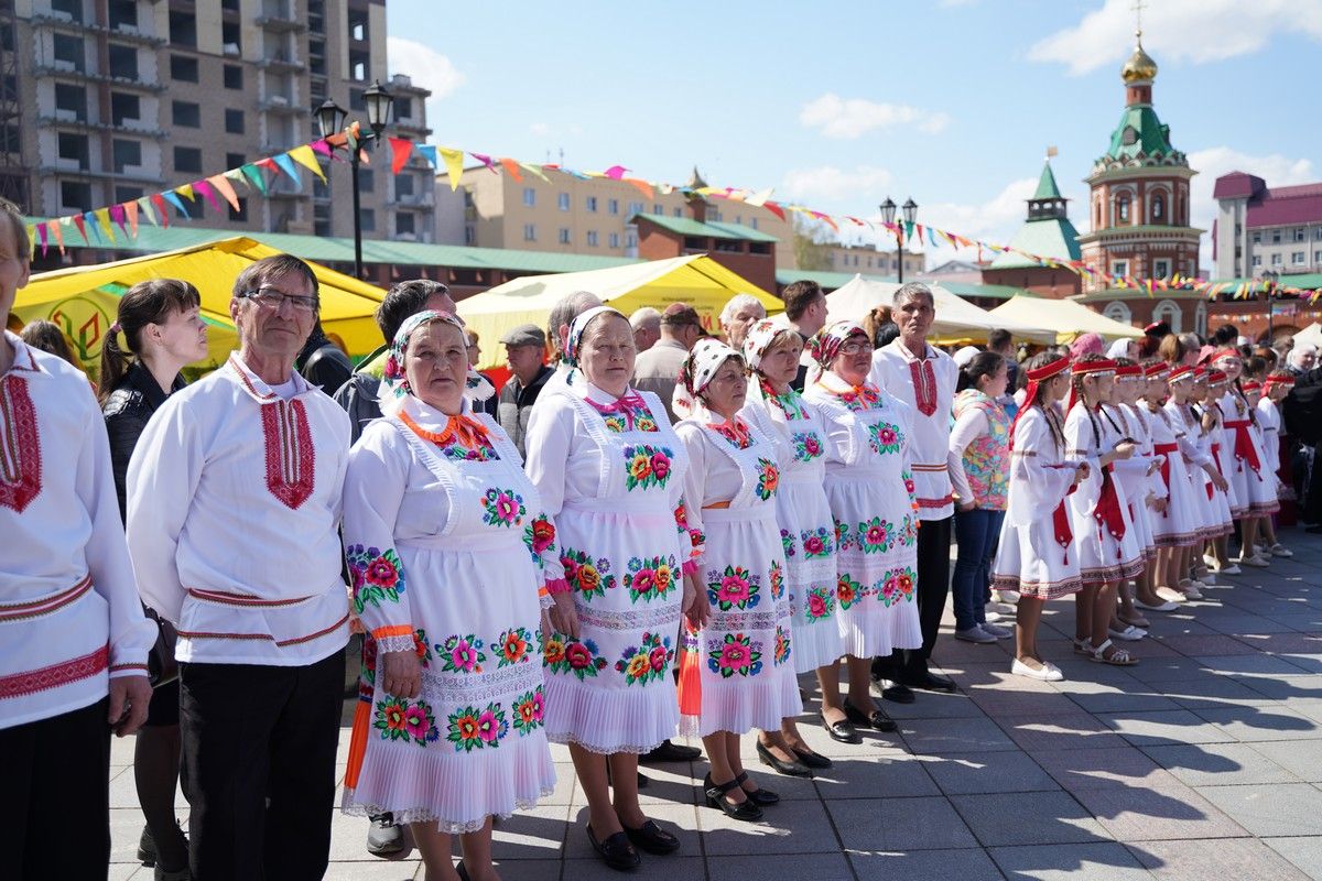 Традиция мариэл Пасха. Пасхальная ярмарка в Москве. С праздником марийской Пасхи картинки. Марийская Пасха картинки.