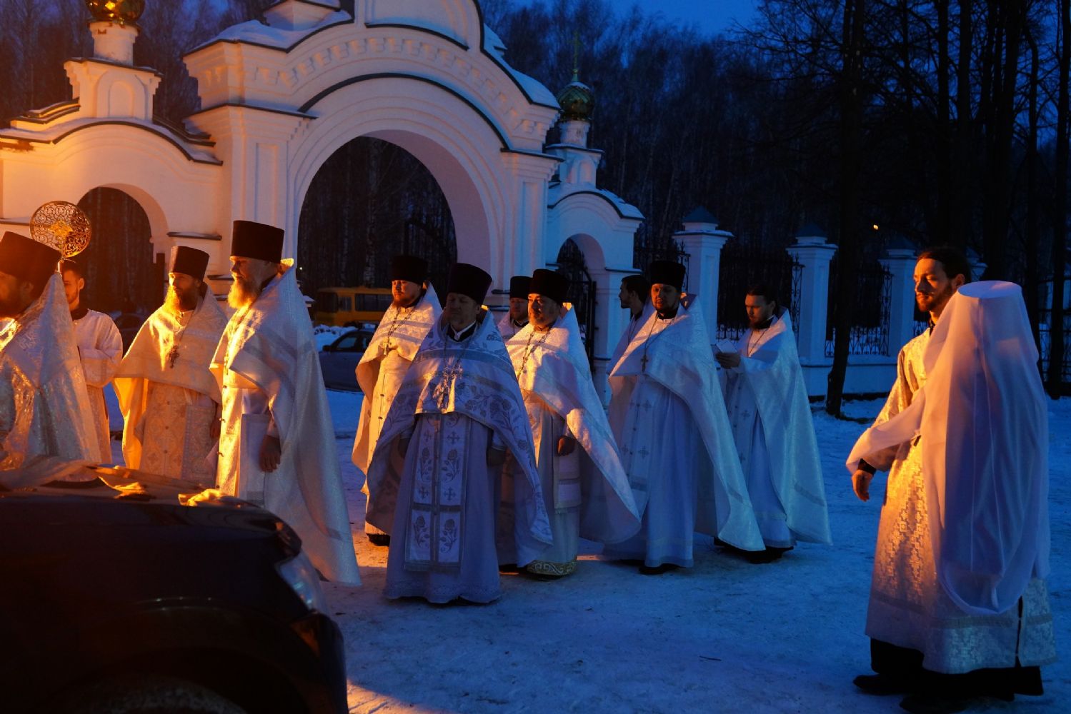 Крестная ночь. Храм всех скорбящих радость Йошкар Ола. Храм всех скорбящих радость в Йошкар-Оле.