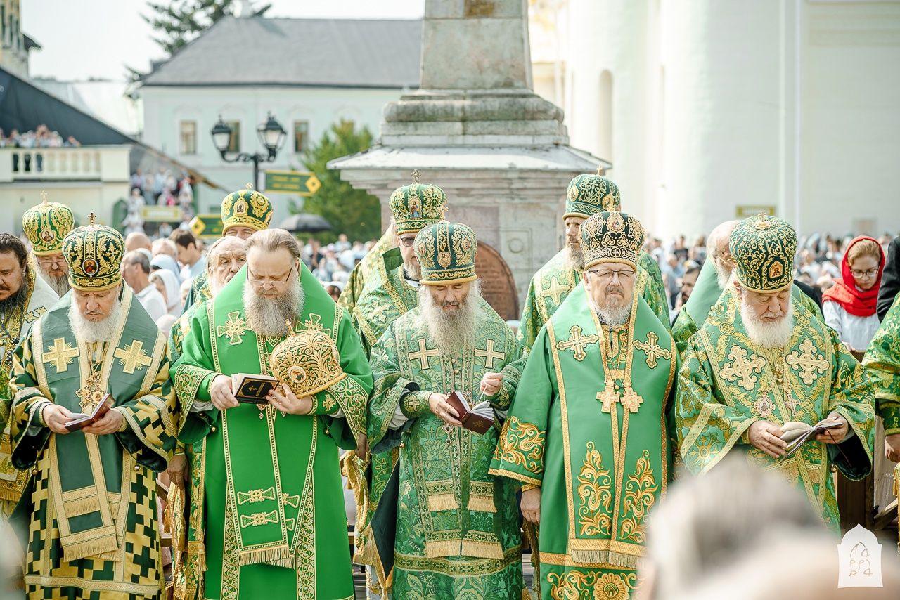 Святейший Патриарх Кирилл совершил Божественную литургию на Соборной  площади Свято-Троицкой Сергиевой лавры | Новости митрополии.Йошкар-Олинская  Митрополия Московского Патриархата РПЦ