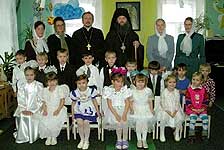 Владыка Иоанн сфотографировался с детьми детсада  поселка Юрино