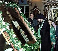В сентябре прошедшего 2003 года наш собор посетил сам батюшка Серафим в лице своей дореволюционной иконы, которая хранилась до лучших времен у одной дивеевской монахини